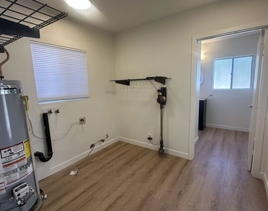 7359 Amestoy Avenue - Photo Thumbnail 28