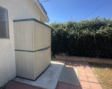 7359 Amestoy Avenue - Photo Thumbnail 7
