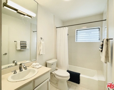 1145 Larrabee Street - Photo Thumbnail 5