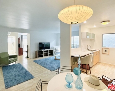 1145 Larrabee Street - Photo Thumbnail 2
