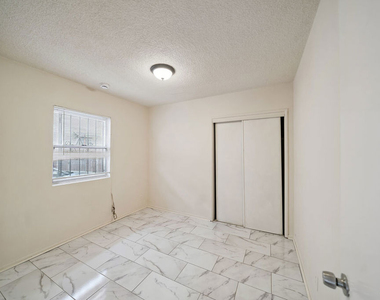 8633 Denver Avenue - Photo Thumbnail 7