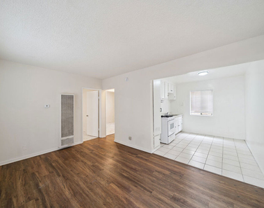 8633 Denver Avenue - Photo Thumbnail 4