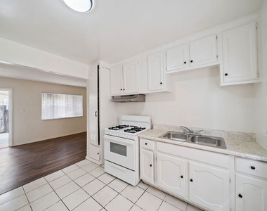 8633 Denver Avenue - Photo Thumbnail 1