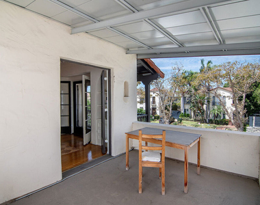 228 S Orange Drive - Photo Thumbnail 9