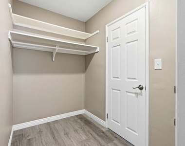 1818 N Kingsley Drive - Photo Thumbnail 7