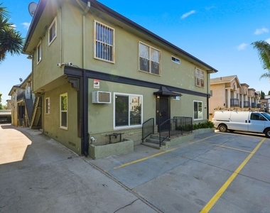 1818 N Kingsley Drive - Photo Thumbnail 10
