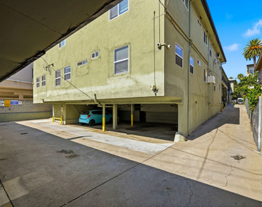 1818 N Kingsley Drive - Photo Thumbnail 13