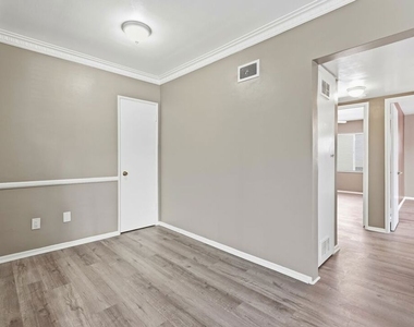 1818 N Kingsley Drive - Photo Thumbnail 8