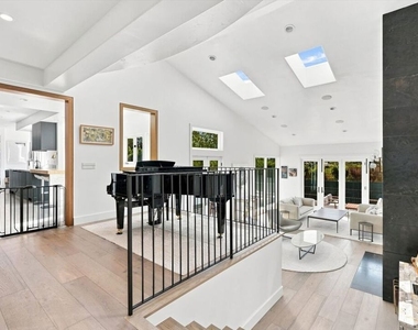 1027 Ravoli Drive - Photo Thumbnail 5