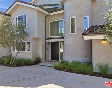 1027 Ravoli Drive - Photo Thumbnail 2