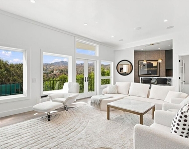 1027 Ravoli Drive - Photo Thumbnail 9