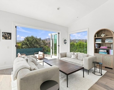 1027 Ravoli Drive - Photo Thumbnail 8