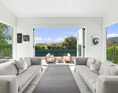1027 Ravoli Drive - Photo Thumbnail 6