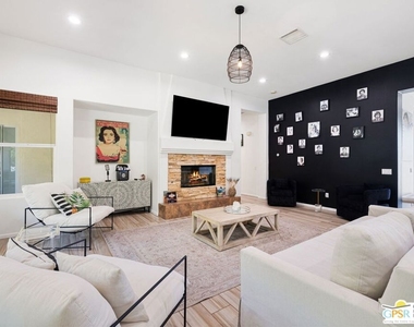 1420 Lorena Way - Photo Thumbnail 8