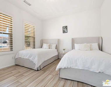 1420 Lorena Way - Photo Thumbnail 23