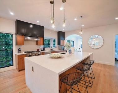 6112 Maryland Drive - Photo Thumbnail 3