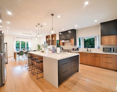 6112 Maryland Drive - Photo Thumbnail 4