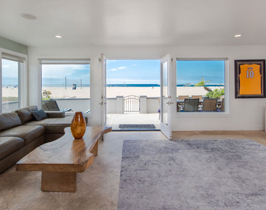 6419 Ocean Front Walk - Photo Thumbnail 3