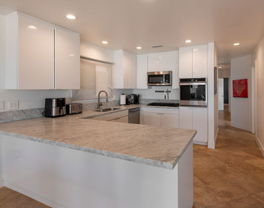 6419 Ocean Front Walk - Photo Thumbnail 16