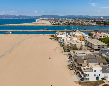 6419 Ocean Front Walk - Photo Thumbnail 43