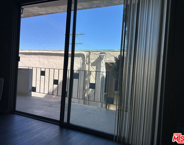 1412 Barry Avenue - Photo Thumbnail 15