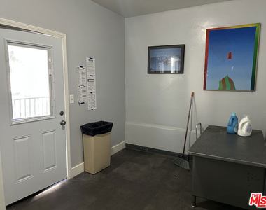 1412 Barry Avenue - Photo Thumbnail 4