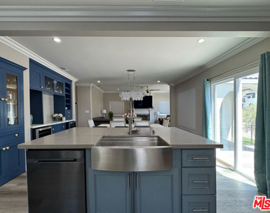 205 Quincy Avenue - Photo Thumbnail 5