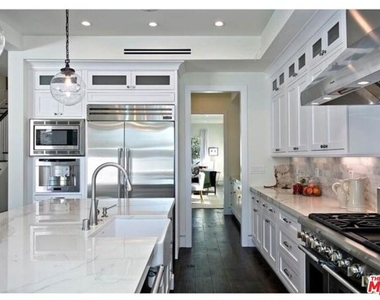 2931 Military Avenue - Photo Thumbnail 3