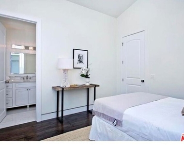 2931 Military Avenue - Photo Thumbnail 12