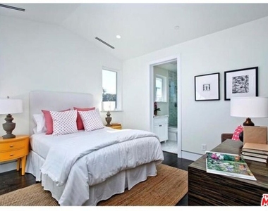 2931 Military Avenue - Photo Thumbnail 10