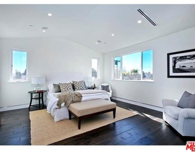 2931 Military Avenue - Photo Thumbnail 6