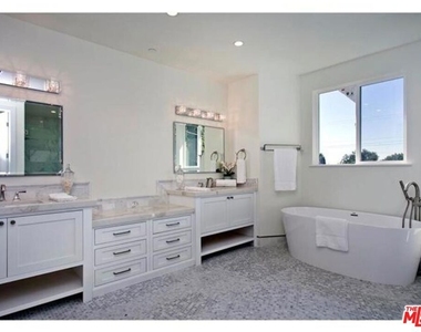 2931 Military Avenue - Photo Thumbnail 8