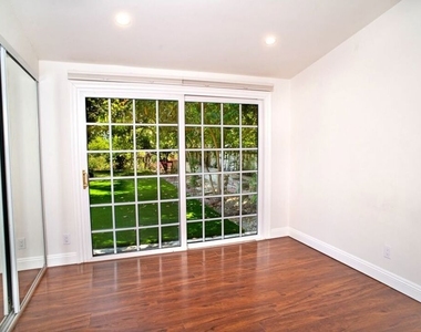 20447 Coulson Street - Photo Thumbnail 9