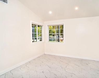 20447 Coulson Street - Photo Thumbnail 11
