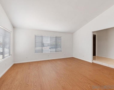 10359 Londonderry Ave - Photo Thumbnail 6