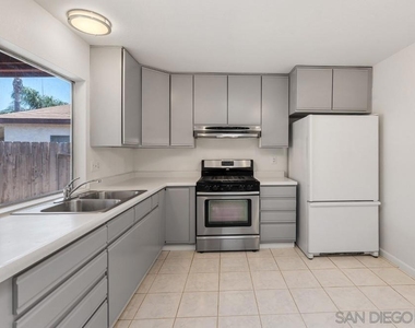 10359 Londonderry Ave - Photo Thumbnail 12