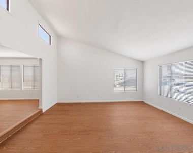 10359 Londonderry Ave - Photo Thumbnail 5