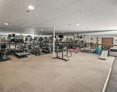2445 Brant St - Photo Thumbnail 14