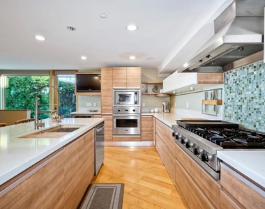 1052 Anchorage Ln - Photo Thumbnail 19