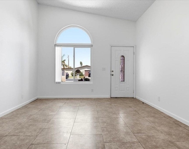 31601 Avenida Maravilla - Photo Thumbnail 10