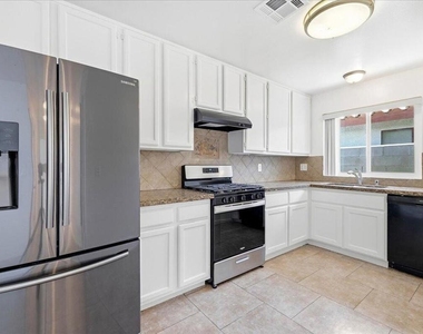 31601 Avenida Maravilla - Photo Thumbnail 13