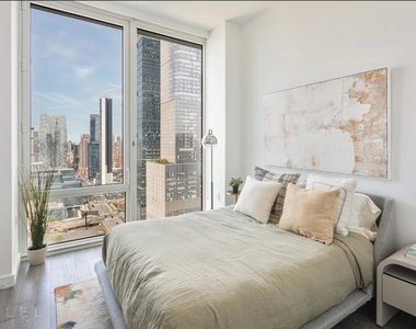 West 30th Street - Photo Thumbnail 5