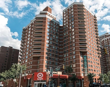 Second Avenue - Photo Thumbnail 6