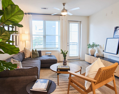 652 Angier Avenue Ne - Photo Thumbnail 10