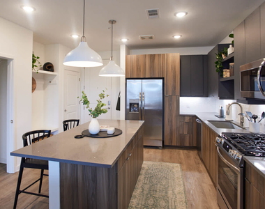 652 Angier Avenue Ne - Photo Thumbnail 7