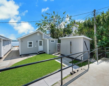 Minnieford Avenue - Photo Thumbnail 1