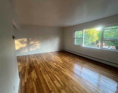 4025 202nd Street - Photo Thumbnail 3