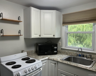 238 Laurel Road - Photo Thumbnail 3
