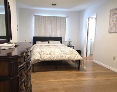 90 W Market - Photo Thumbnail 8