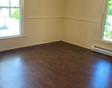 19 Memorial Avenue - Photo Thumbnail 4
